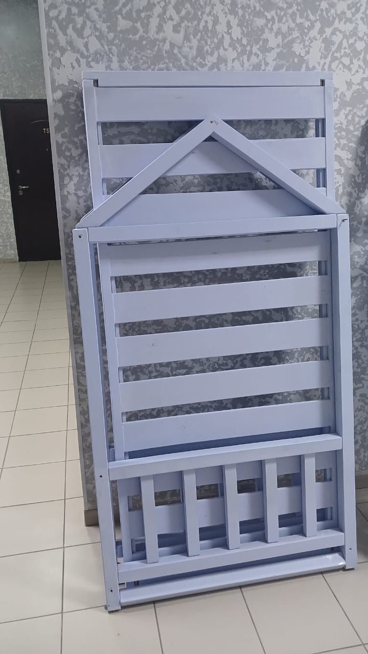 Продам детскую кроватку без матраса