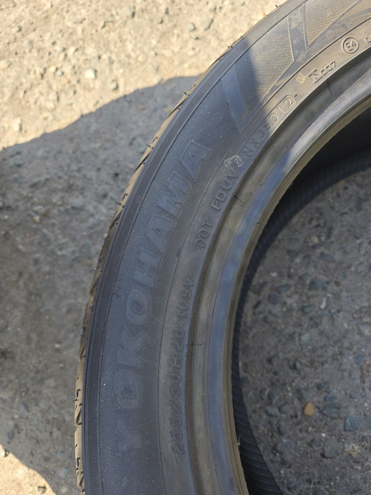 Продам летние шины 255/50/R20 Yokohama