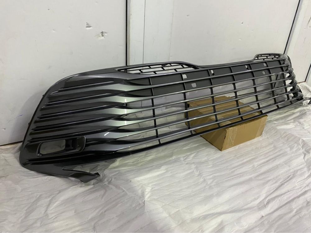 Решетка бампер Toyota Camry 70