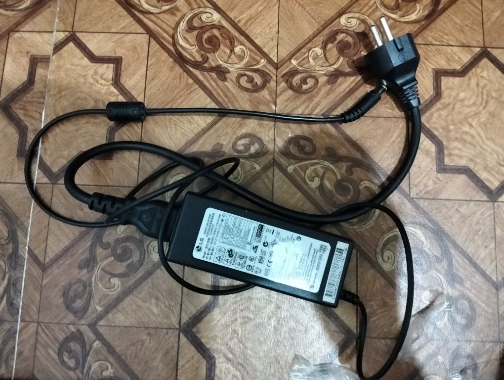 Монитор LG 23дюйма