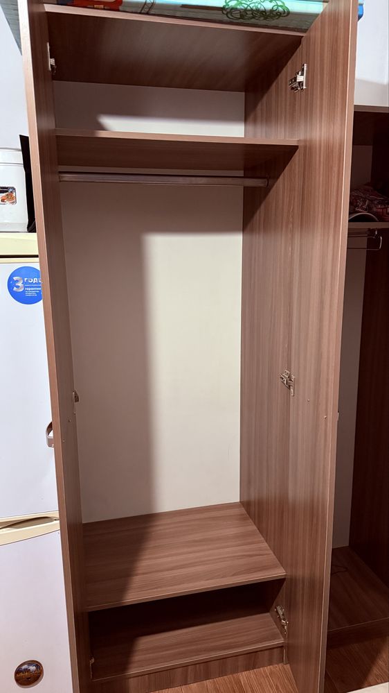 Продам шкафы плательные