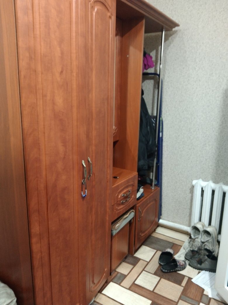 Прихожая  с обувницой  в отличной состоянии