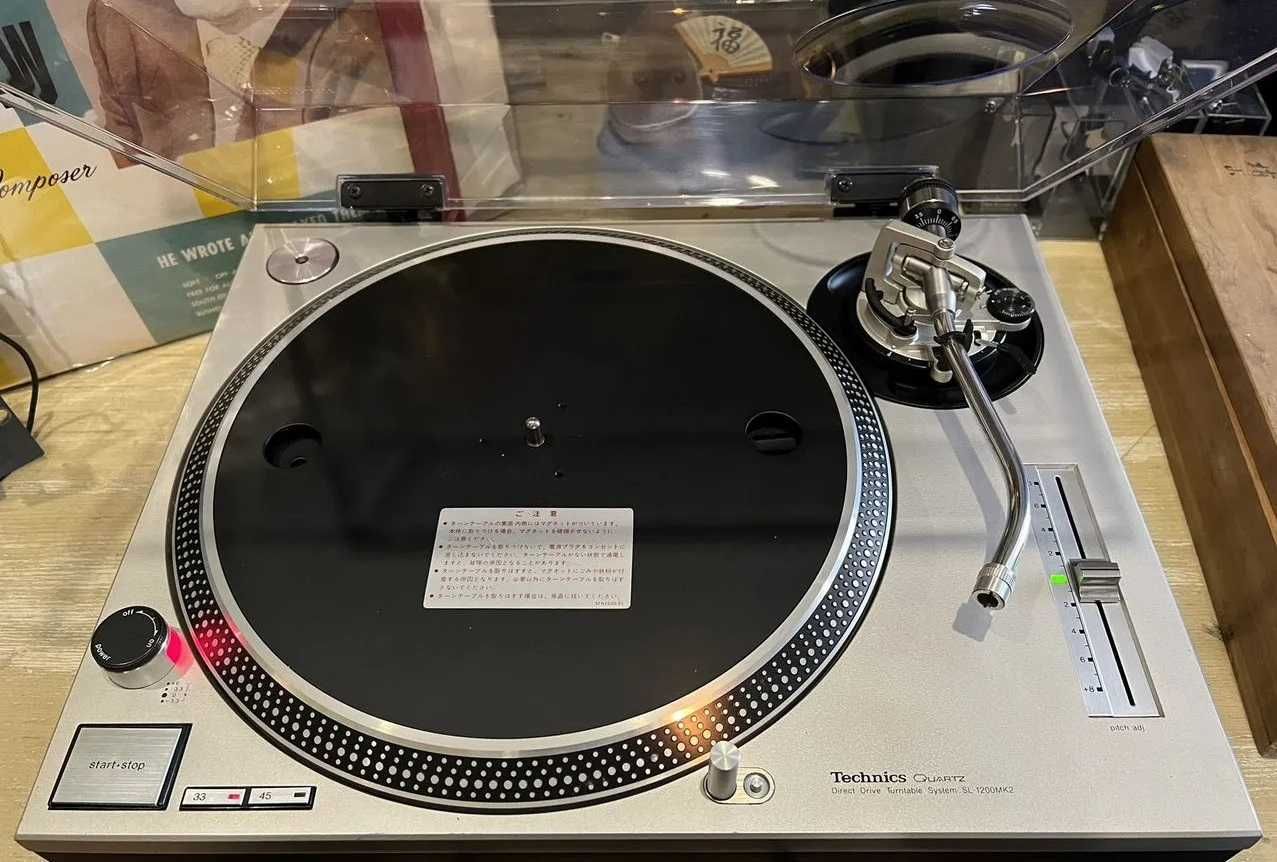 Проигрыватель винила Technics SL1200MK2