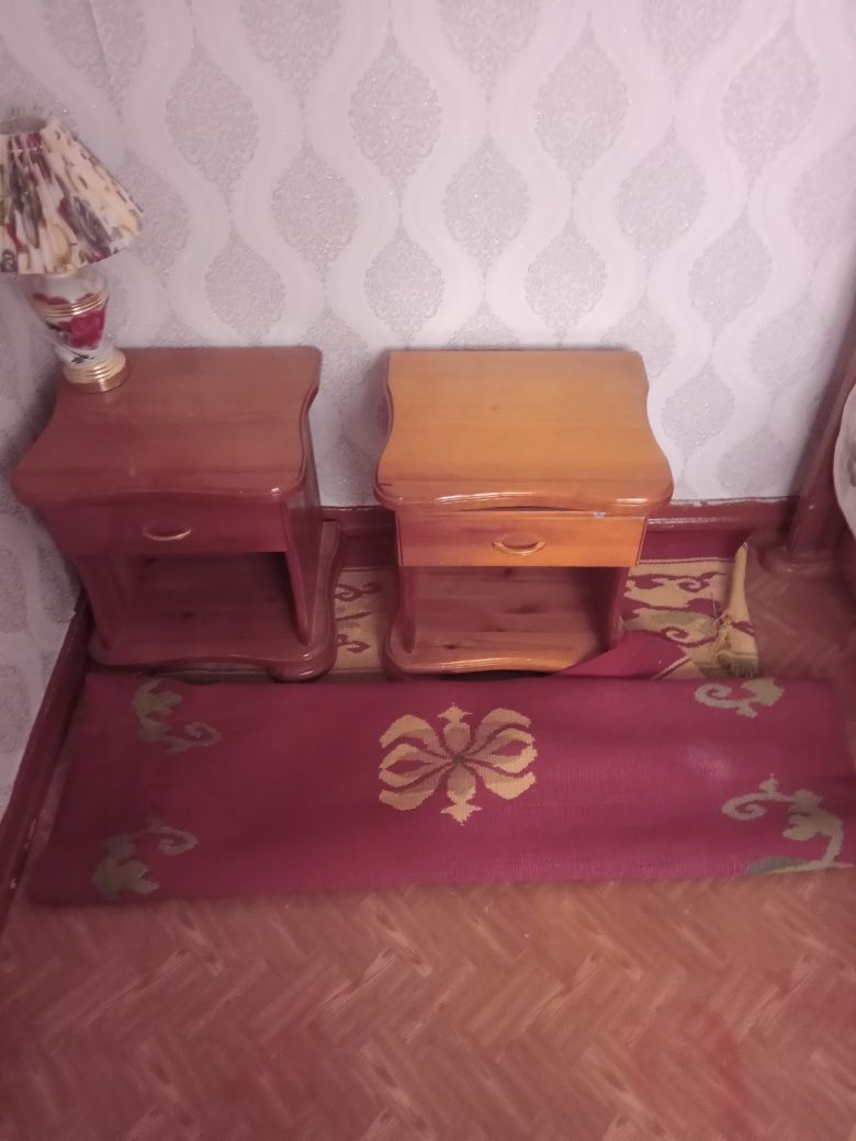 Продам 2х местную кровать с 2я тумбочками. Всё изготовлена из чистого