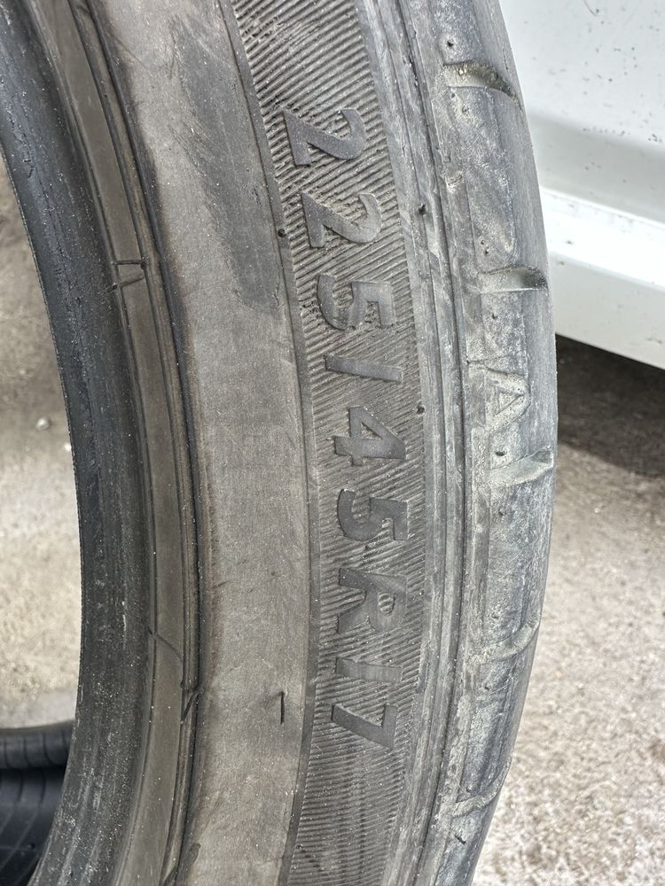 Продам шины R17 Dunlop