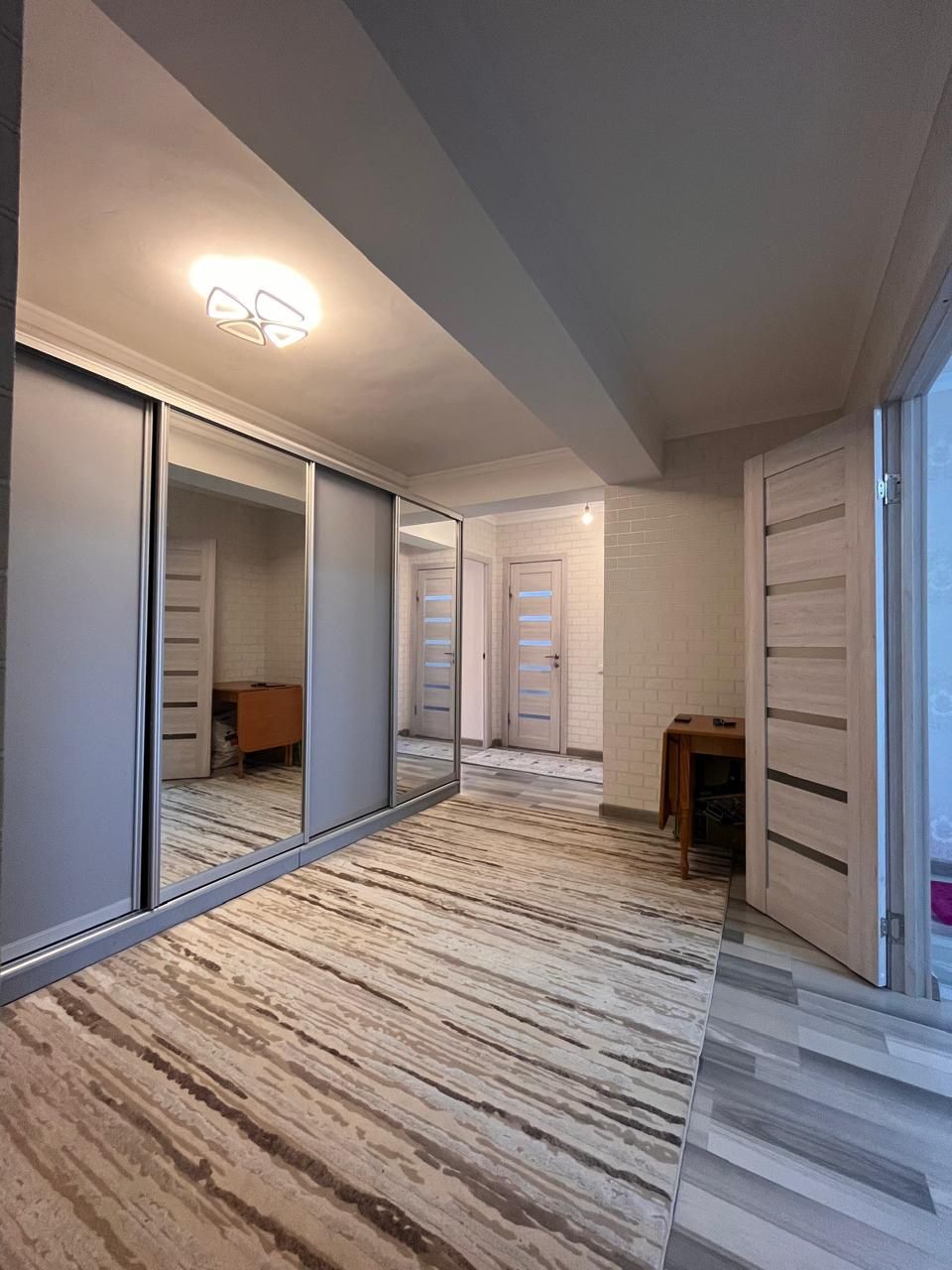 Продам 3-комнатную квартиру с ремонтом и мебелью. Аль-Фараби 40. КШТ.