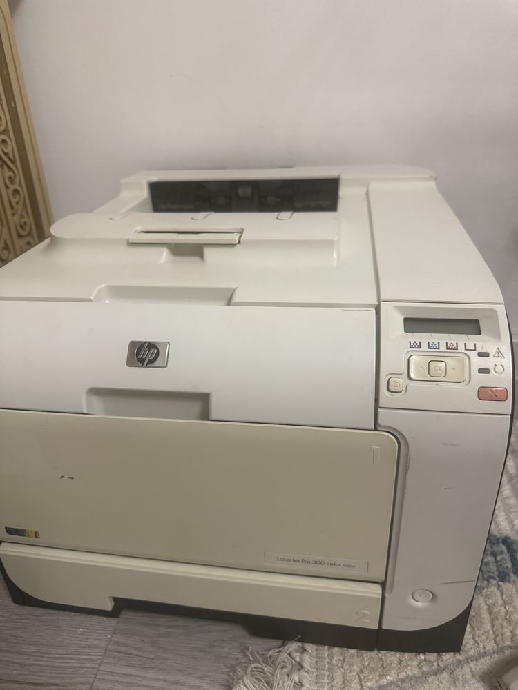Цветной принтер HP LaserJet Pro 300 color M351a