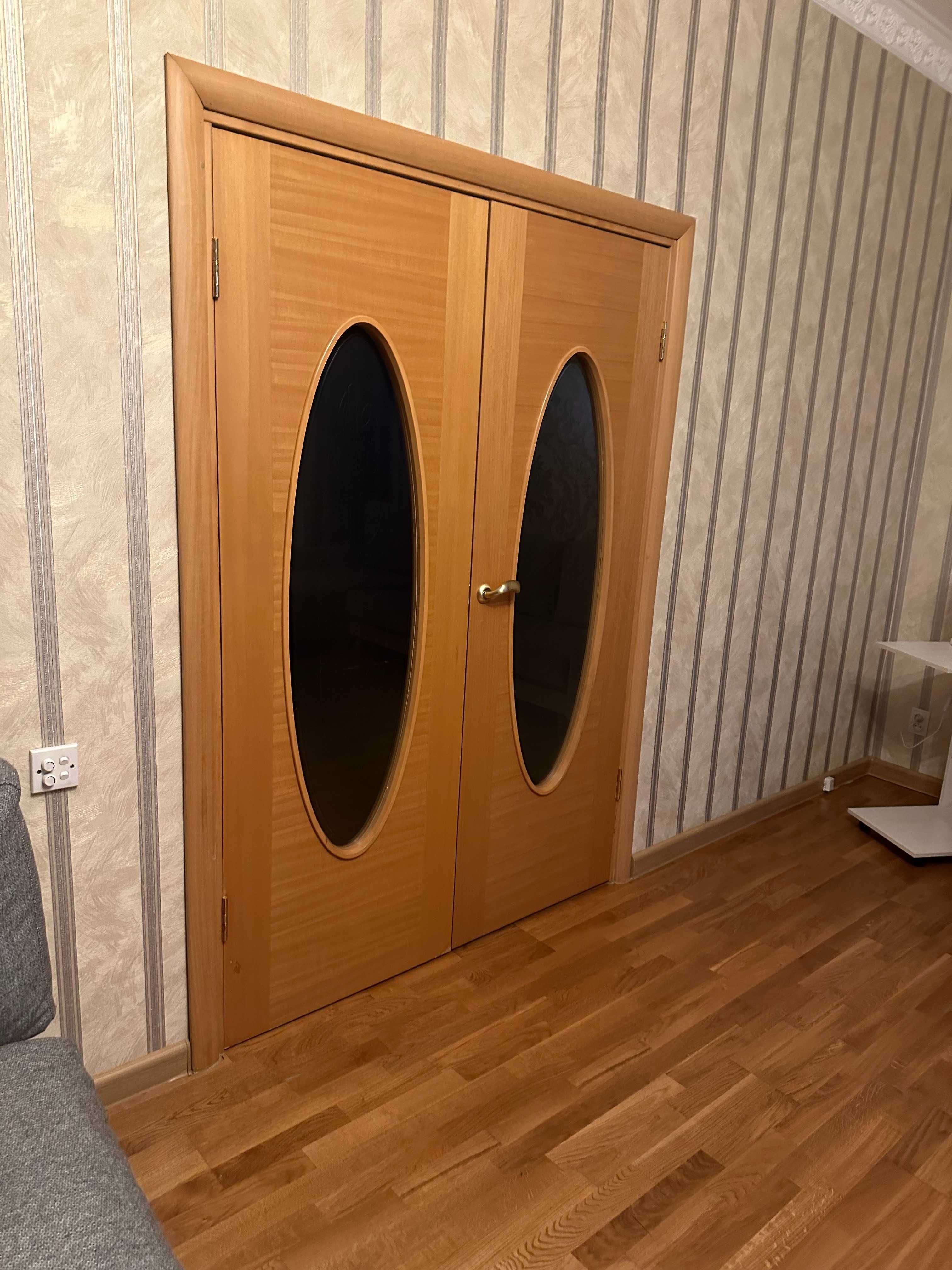 Продам двери межкомнатные бу с коробкой ( 9 шт)