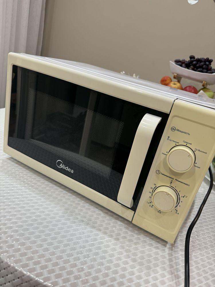 Микроволновка Midea б/у