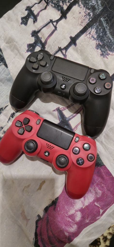 Sony ps4 + 2 джойстика и 5 дисков