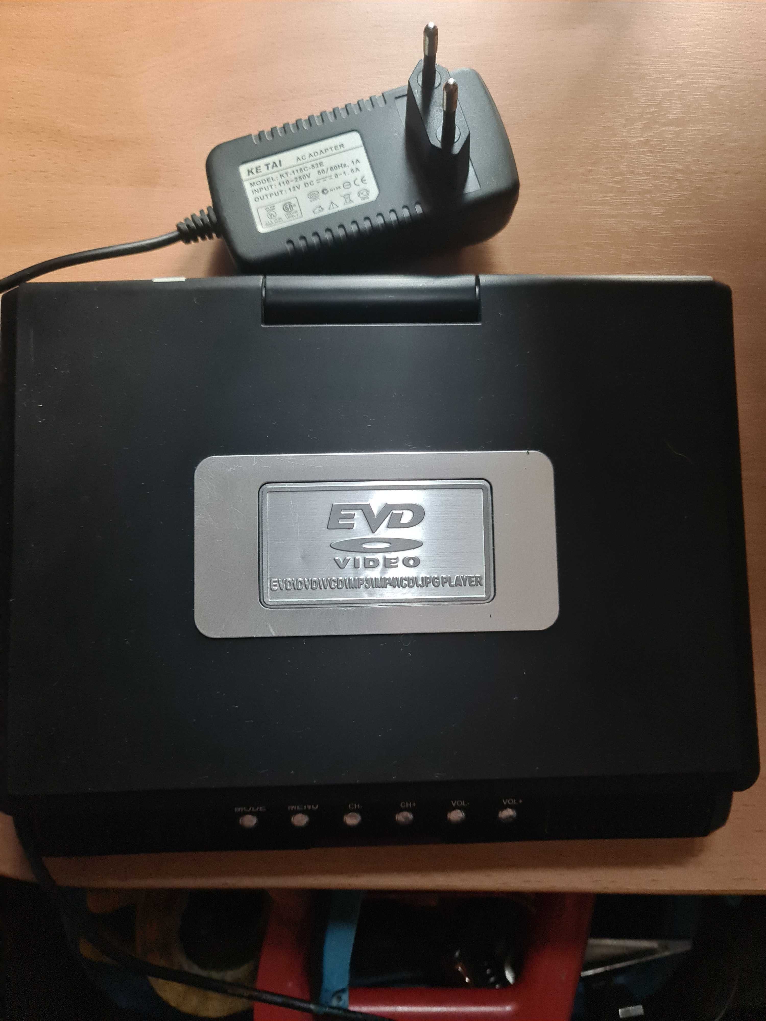 Портативный DVD - плеер , работает только от USB-флэшки .