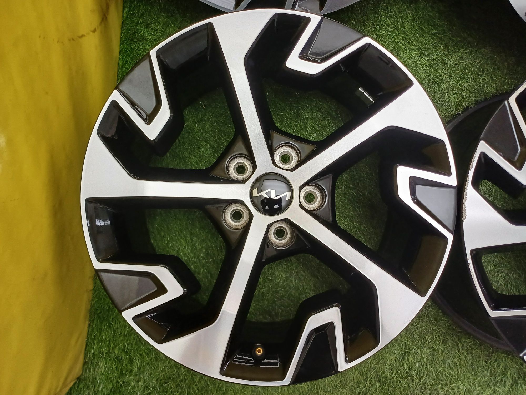 Диски R18 5×114.3 на Kia и другие.
