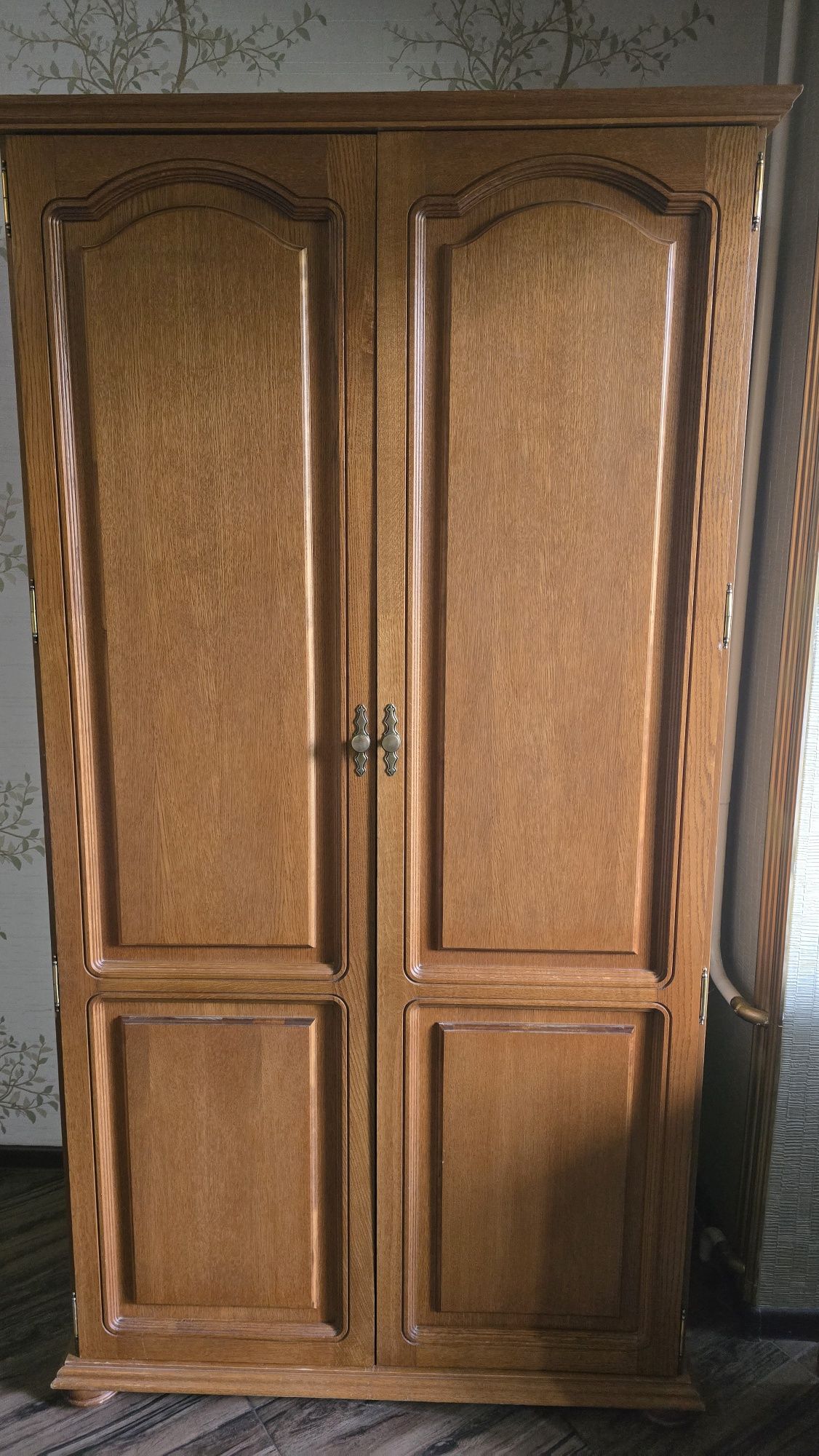 Продаю шкаф из чистого дерева