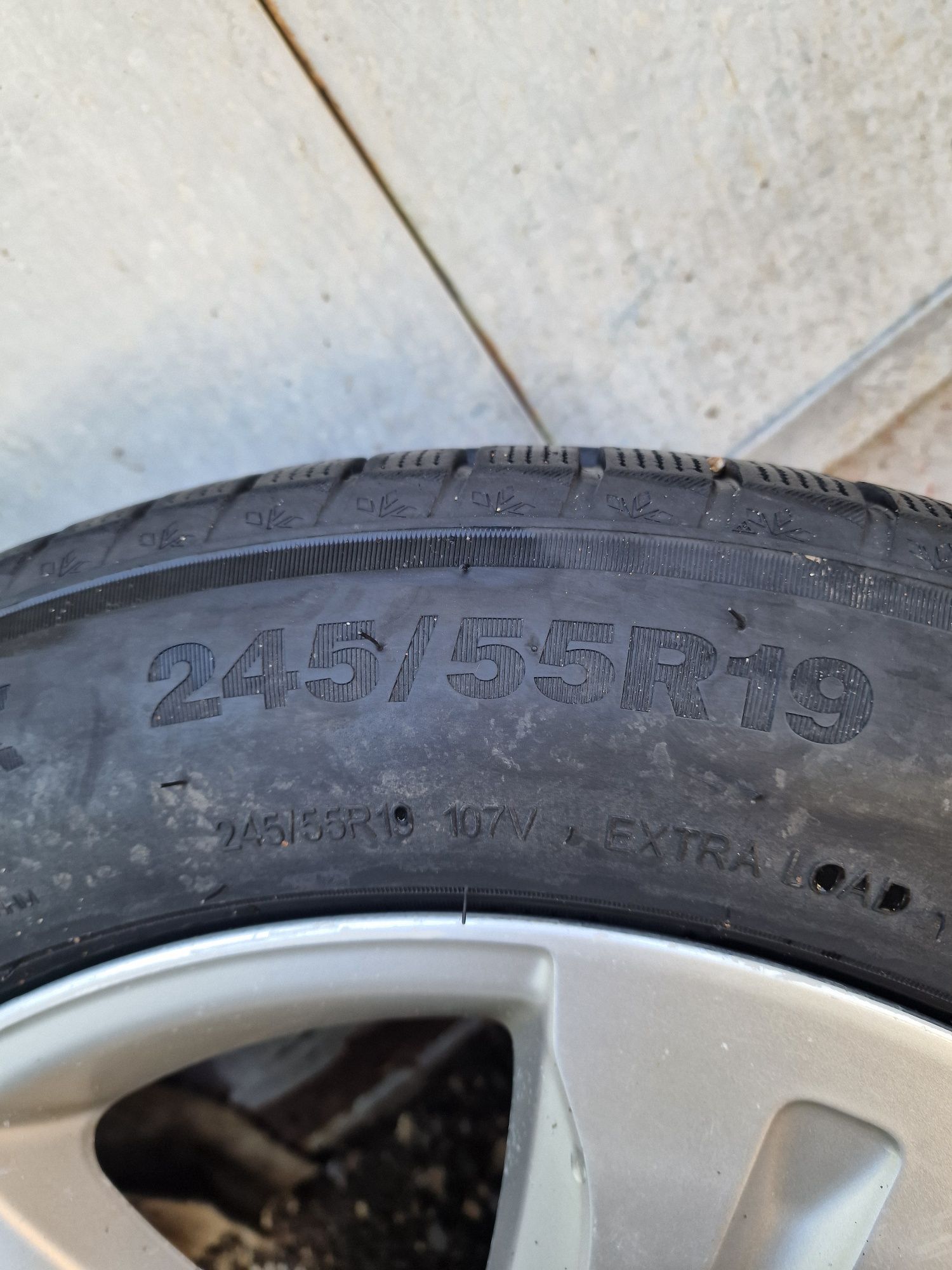 Продам оригинальные диски с резиной 245*55*R19