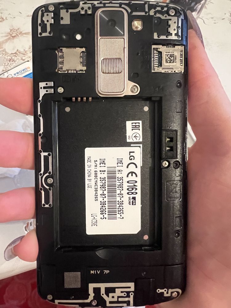 Срочно продам телефон LG K8 на запчасти!