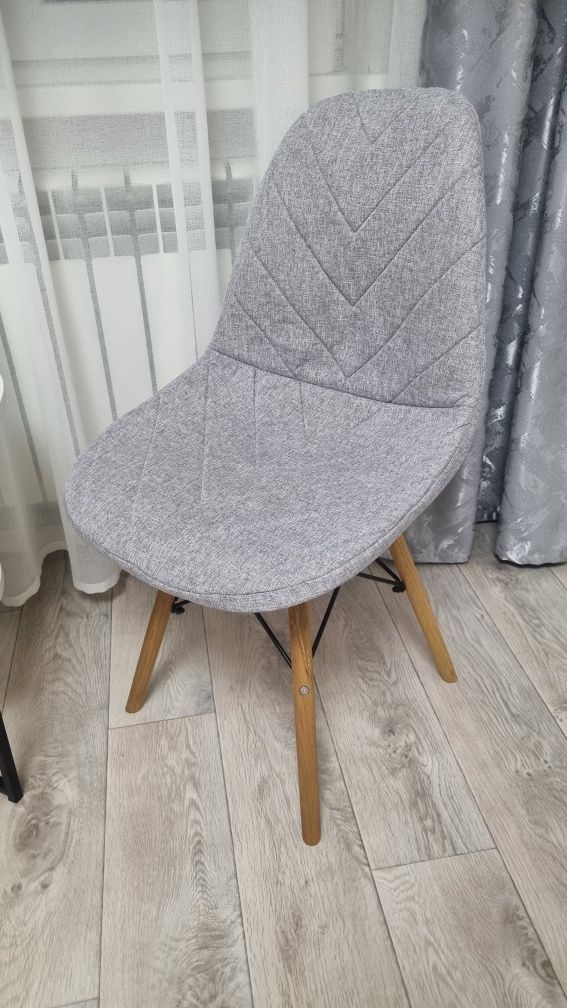 Продам стулья и чехлы