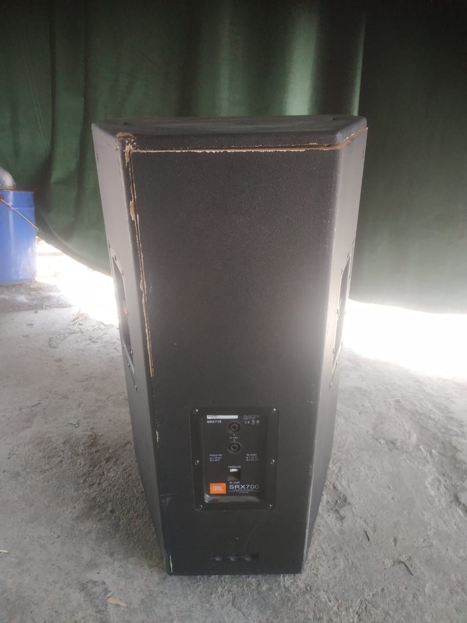 Акустическая система  UBL SRX700