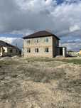 Продам двухэтажный коттедж рядом 49-школой садик и остоновка.