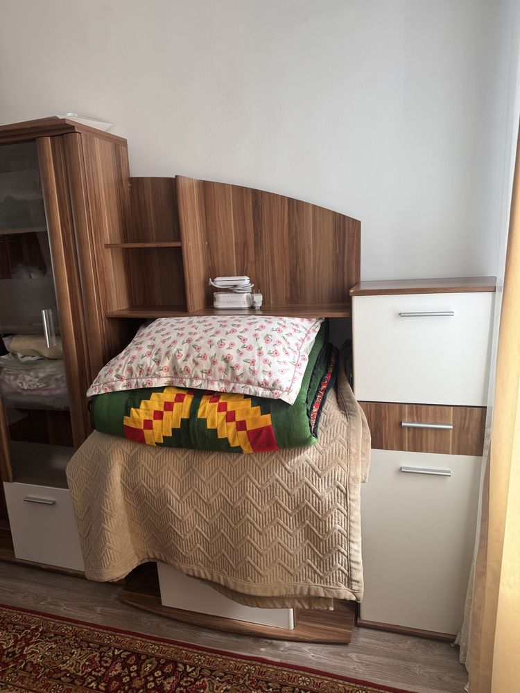 Шкаф, горка для гостиной.