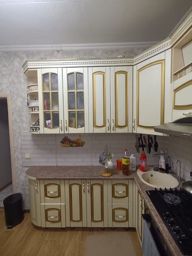 Продаю куханный гарнитур в хорошем качевстве