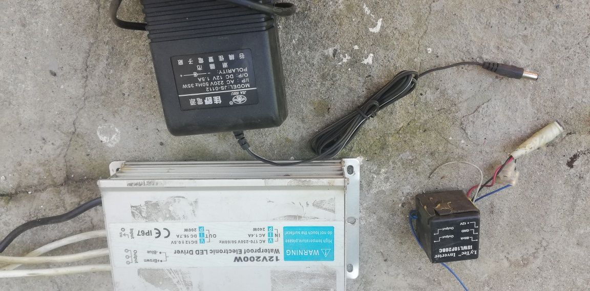 Продам LED Power блок питания 12v200w серебристый