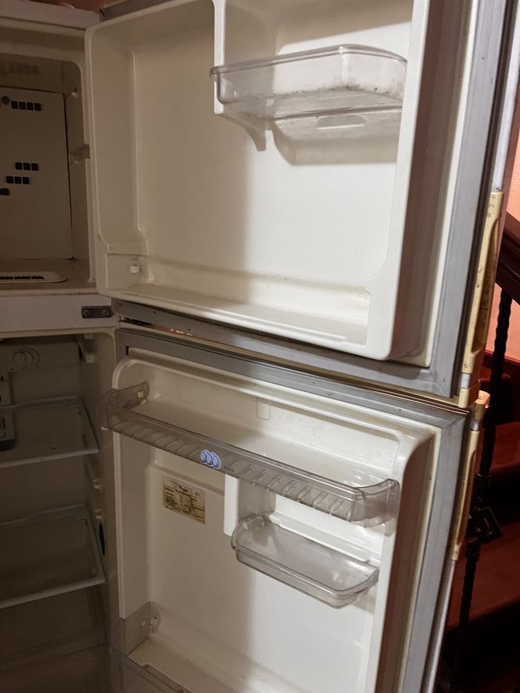 Холодильник б/у WHIRLPOOL