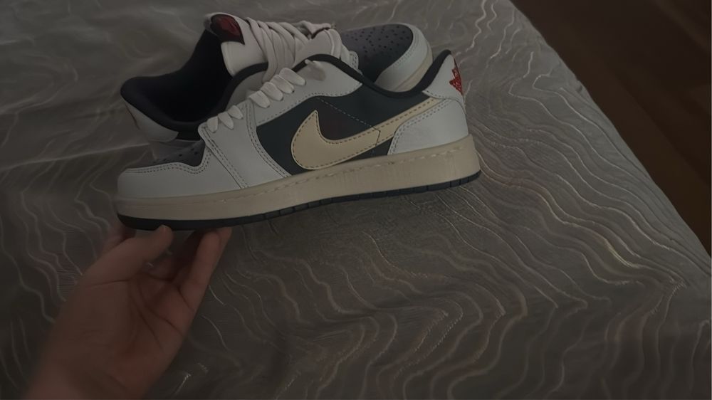 Продаются кроссовки nike travis scott размер 38 АБСОЛЮТНО НОВЫЕ!!