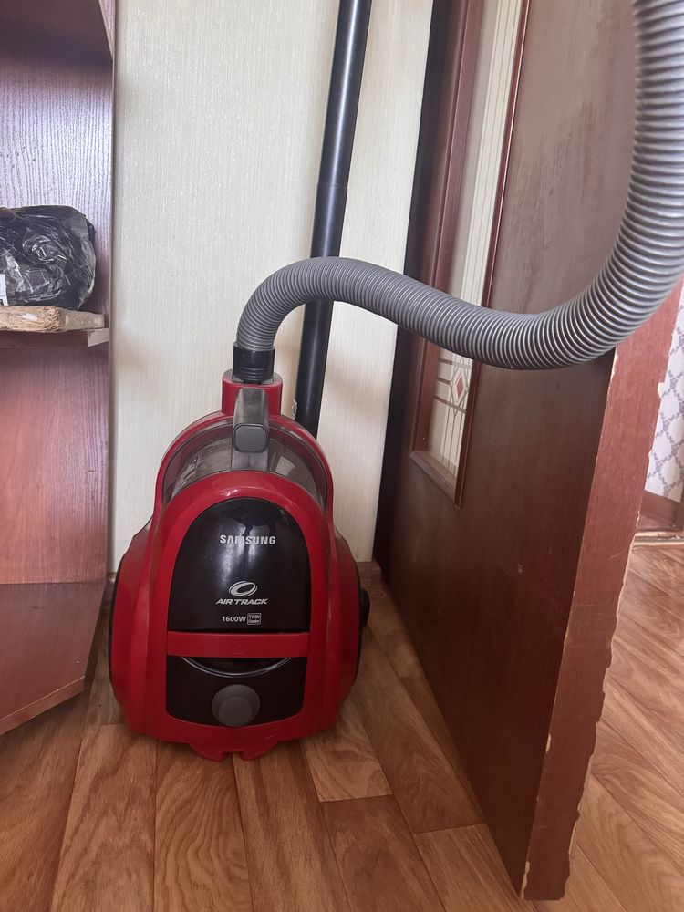 Продам пылесос б/у
