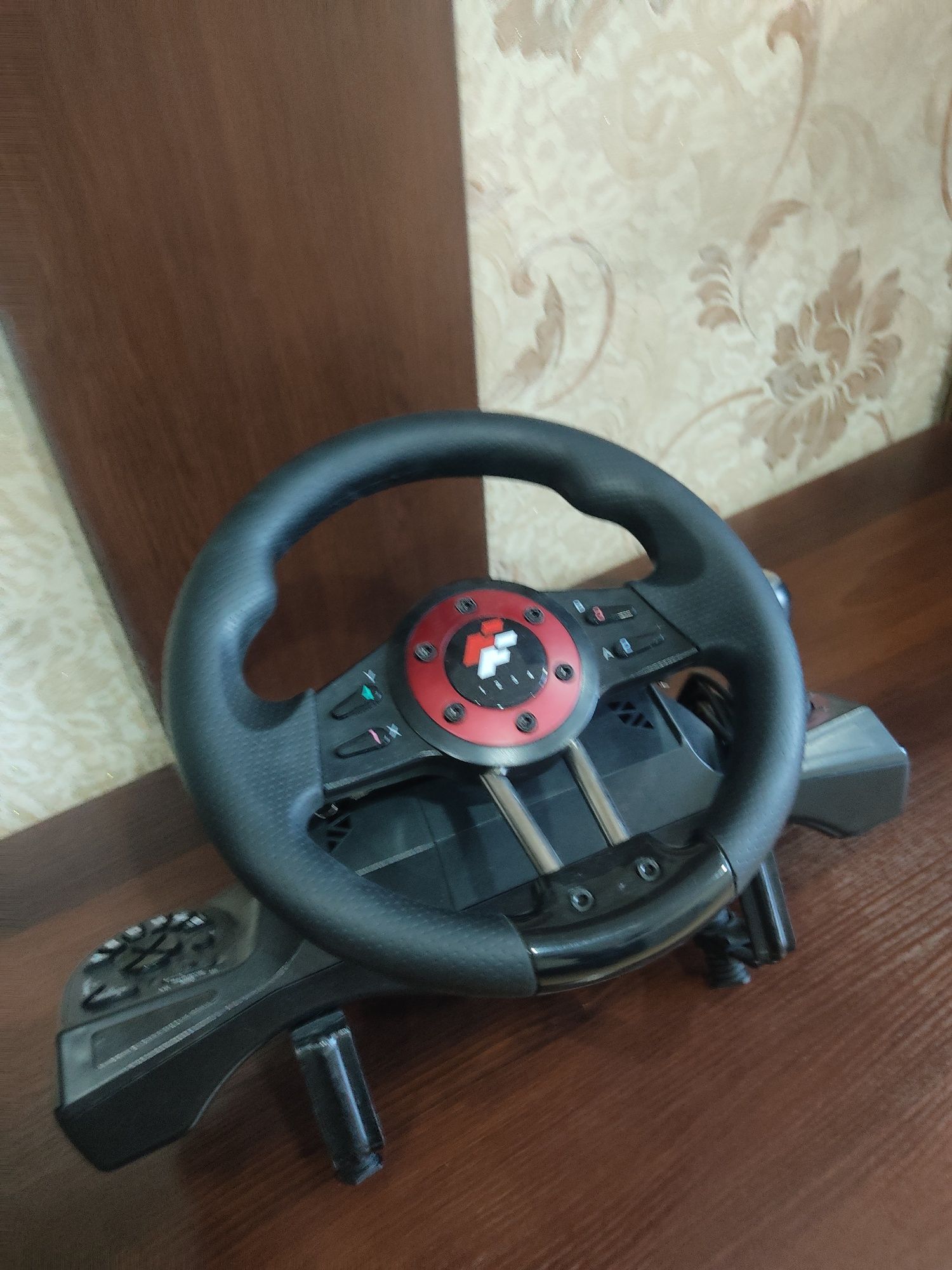 Игровой руль и педали