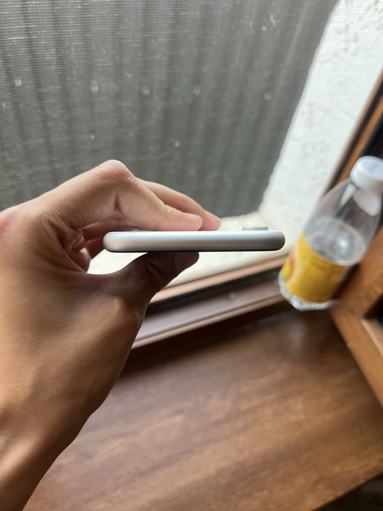 iPhone XR 128gb в идеальном состоянии