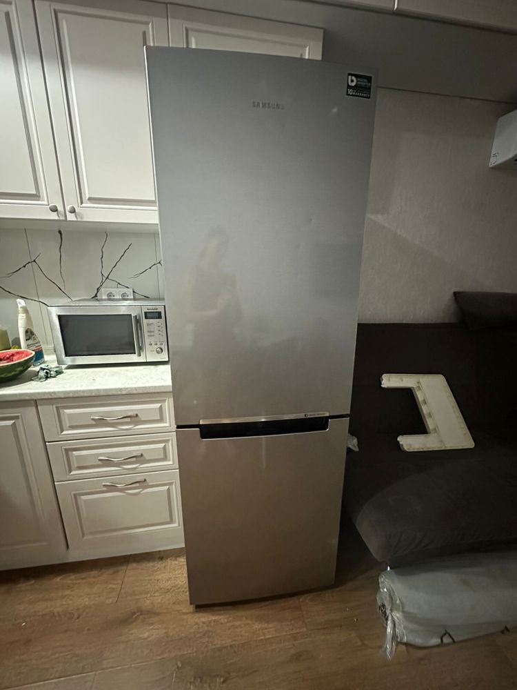 Продам холодильник Samsung