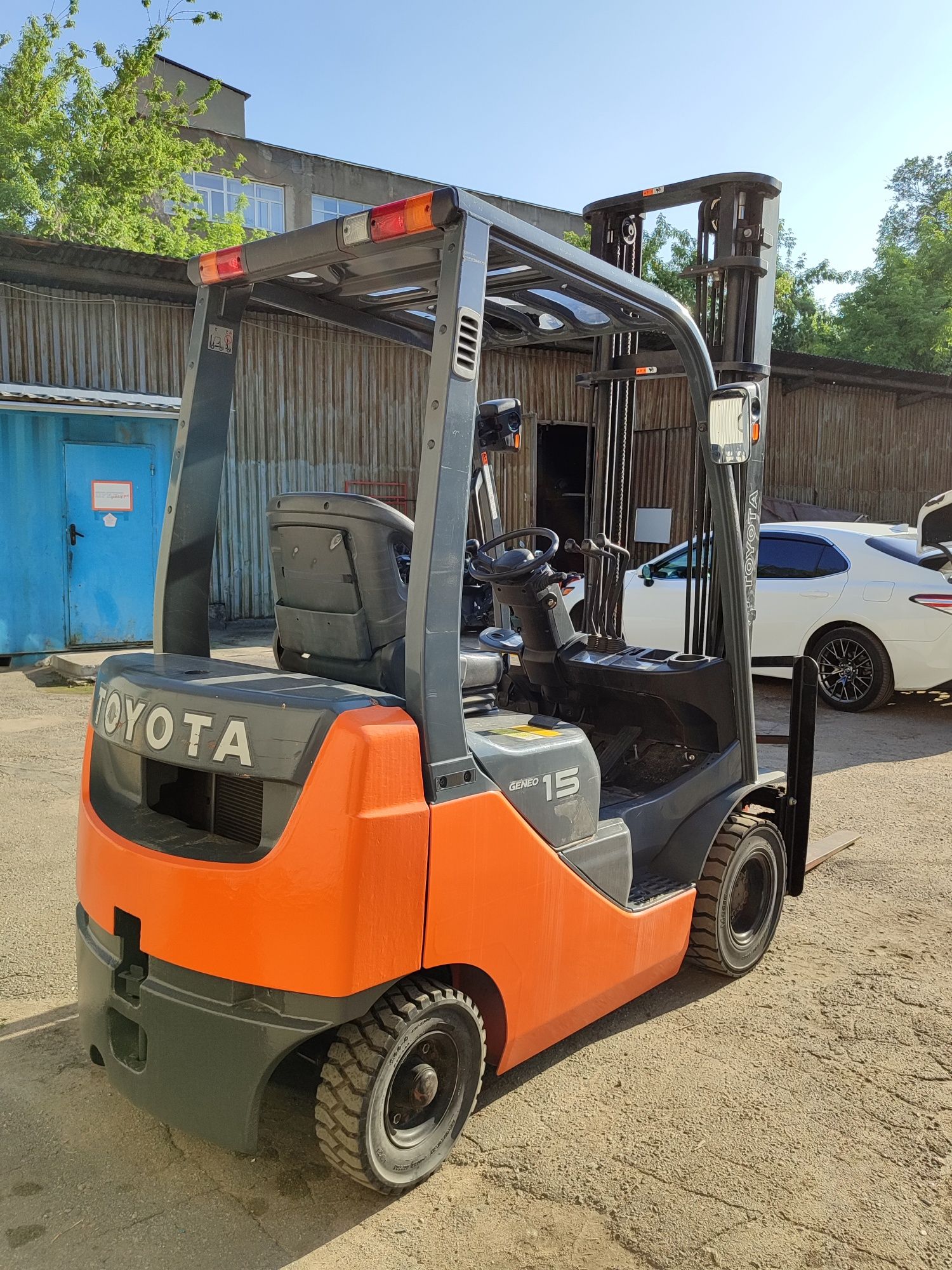 Погрузчик Toyota 1.5 т. Мачта 4 метра 8FG15 
Komatsu FG15C-18VIvio3p
2