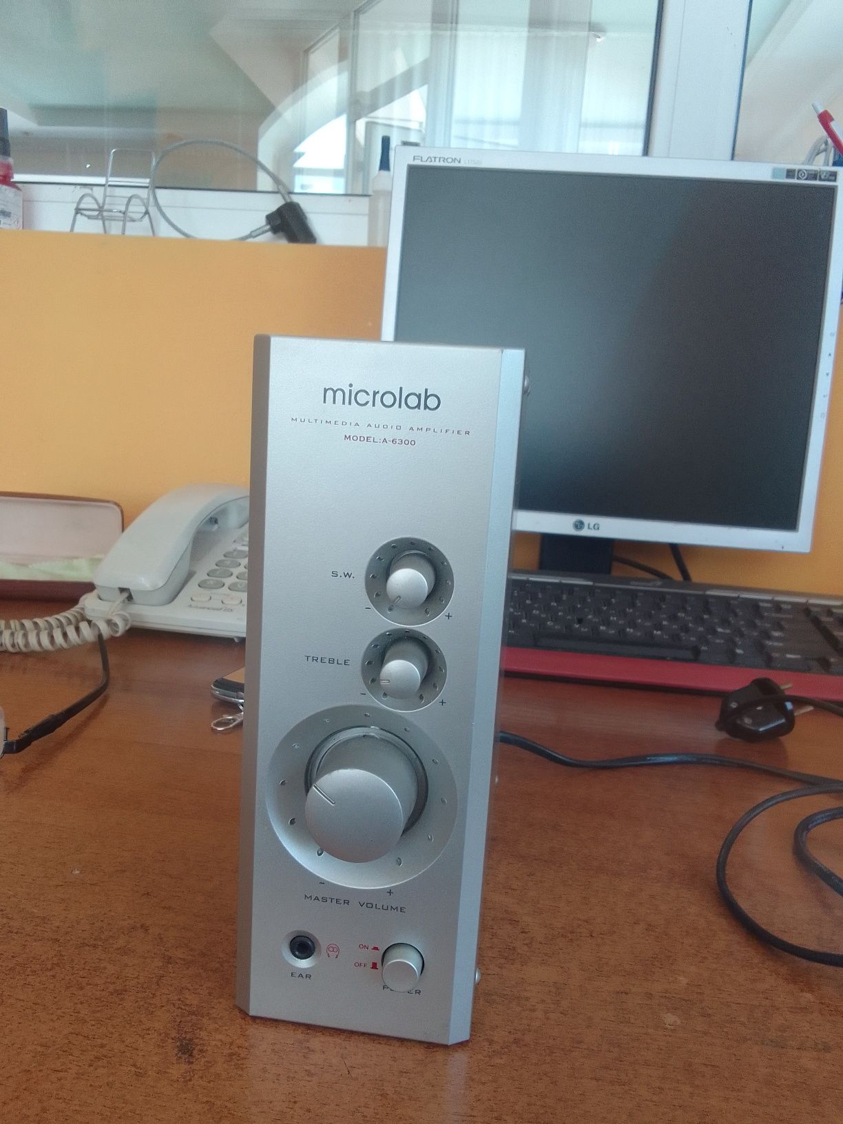 Продается усилитель на ПК фирмы microlab.