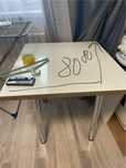 Стол 80 на 80  и 4 табуретки!