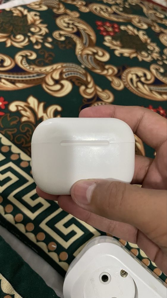 Продается AirPods