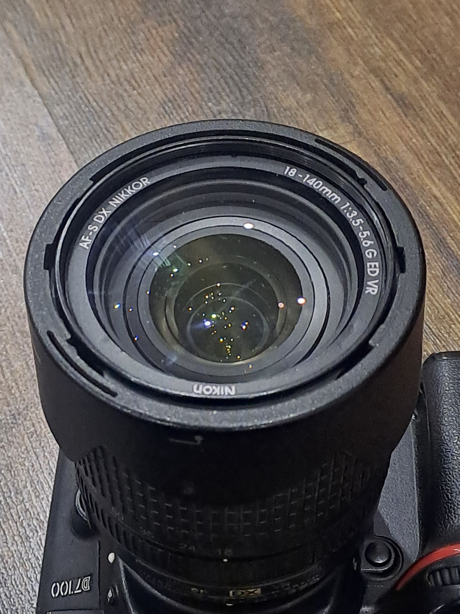 Продам Nikon D7100 Kit 18-140