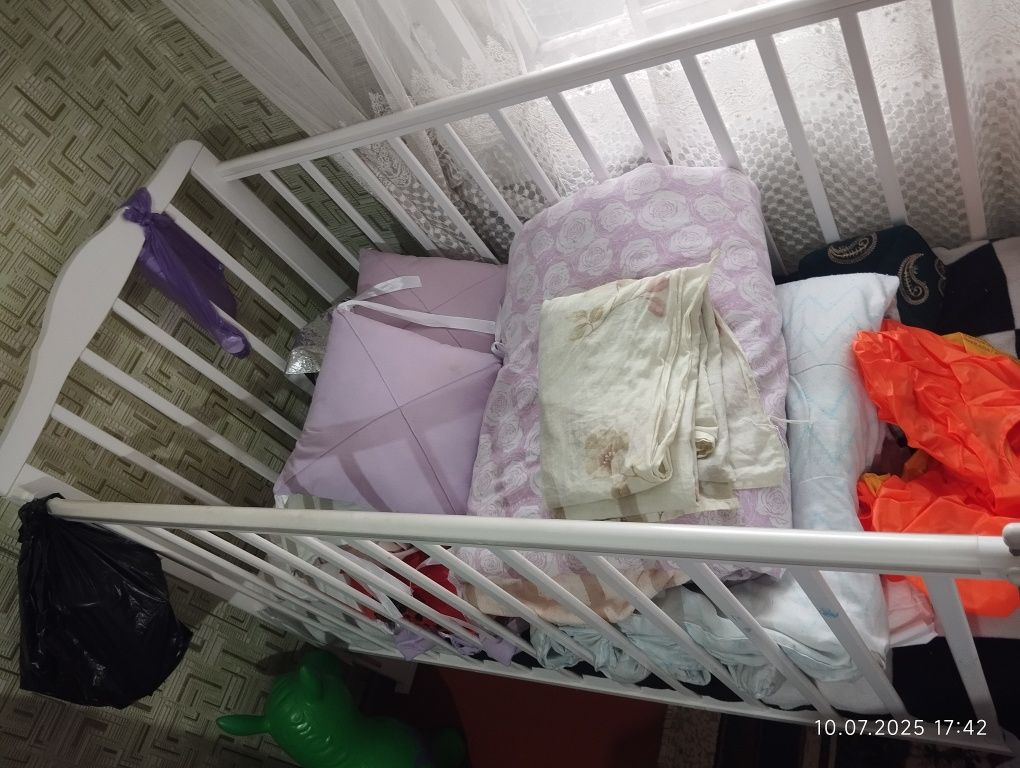 продам детскую кроватку.новая не пользовались.
