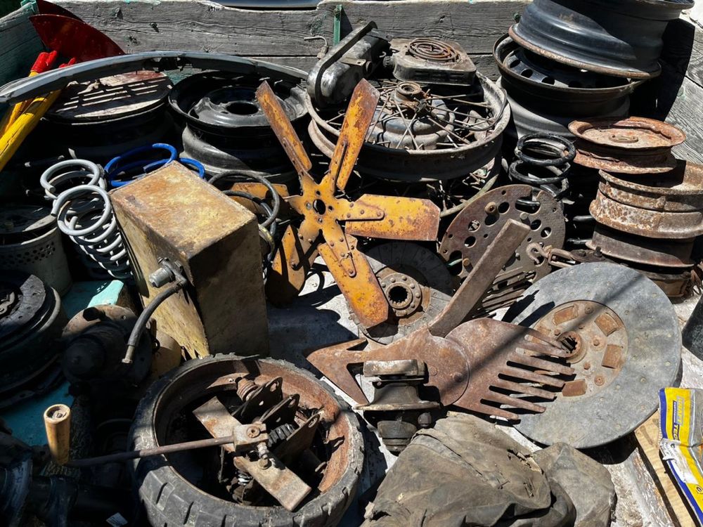 Продам пружины мазда 626 , карина е ,приора гранта