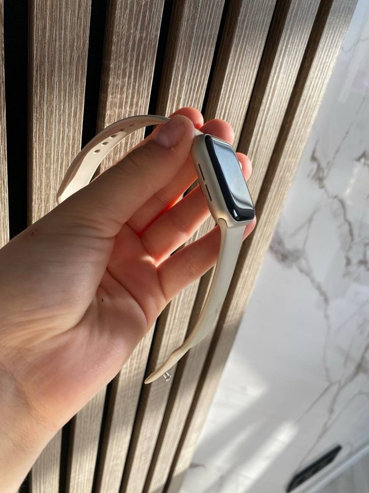 Apple Watch SE GPS Gen.2 2024 M/L 44 мм бежевый