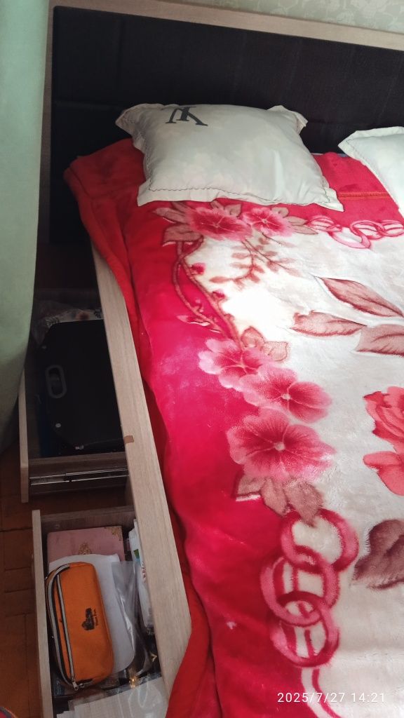 Продам спальный гарнитур