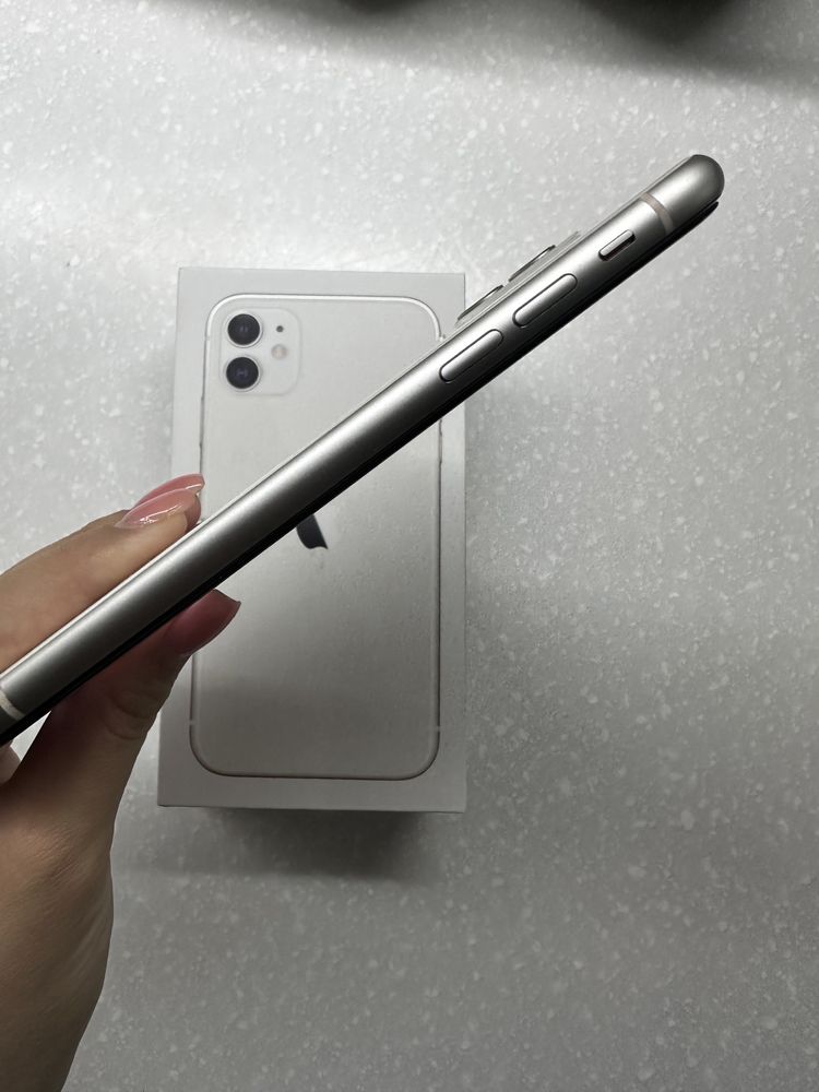 Продам iPhone 11 White