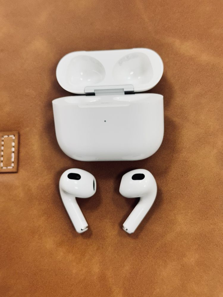 AirPods 3 новые в чехле