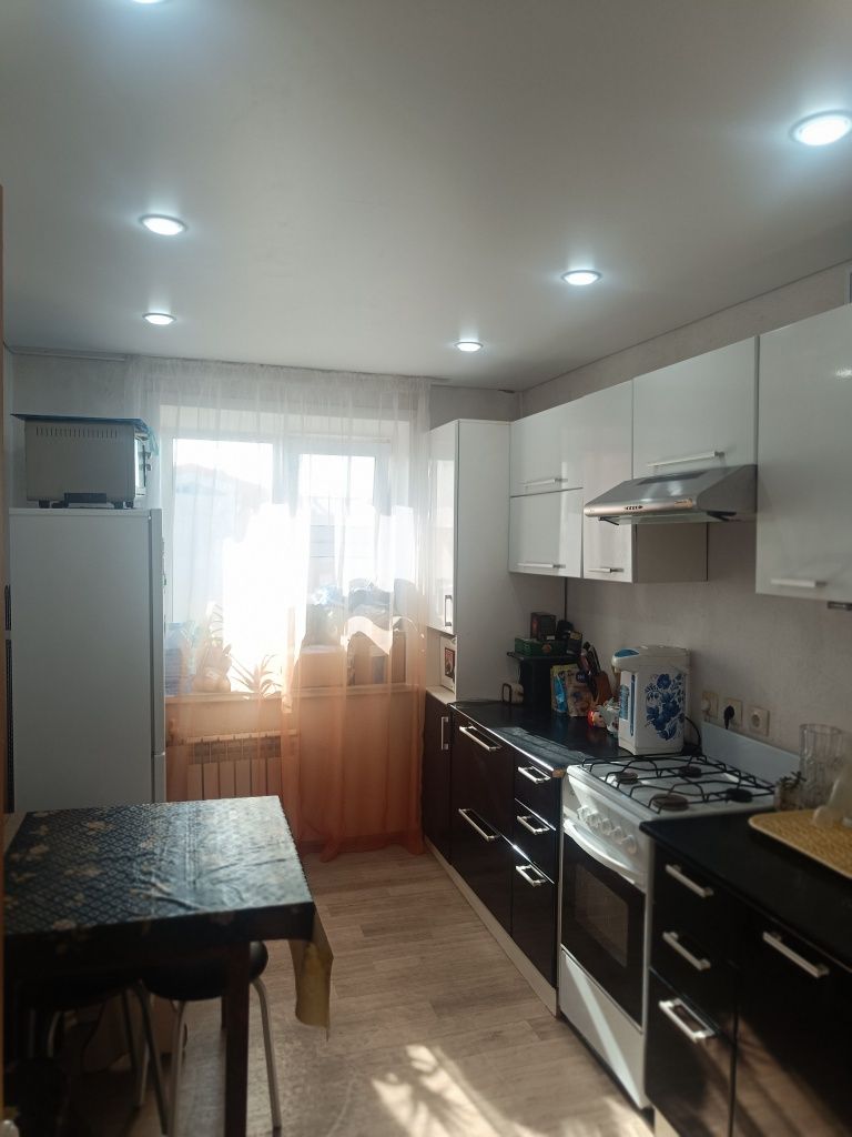 Продам 2 комнатную квартиру район Береке.