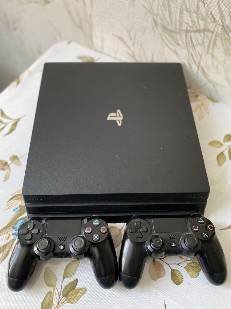 Ps 4 Pro (Срок:3 Года) 2 джойстика