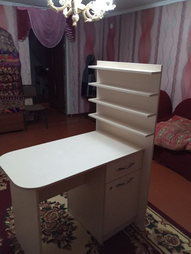 Маникюрный стол 2 штука