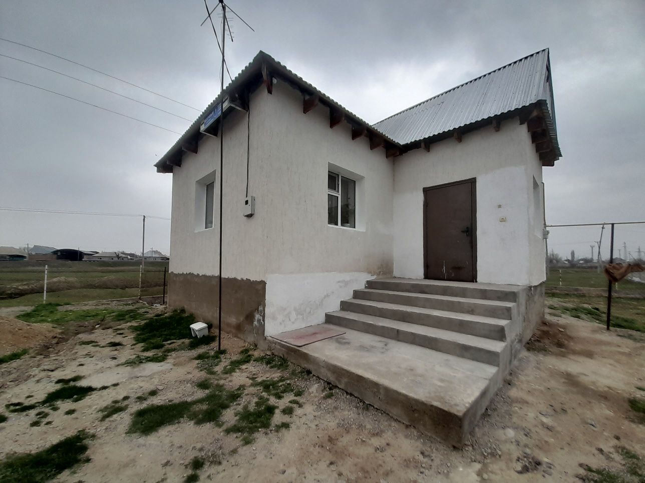 Продается 2-х комнатный новый дом, залинии, рядом железная дорога.