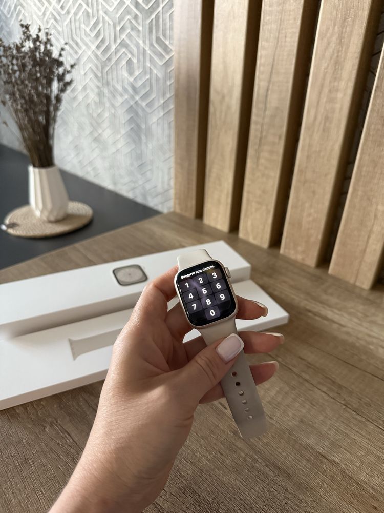 Продам apple watch 8 42 mm