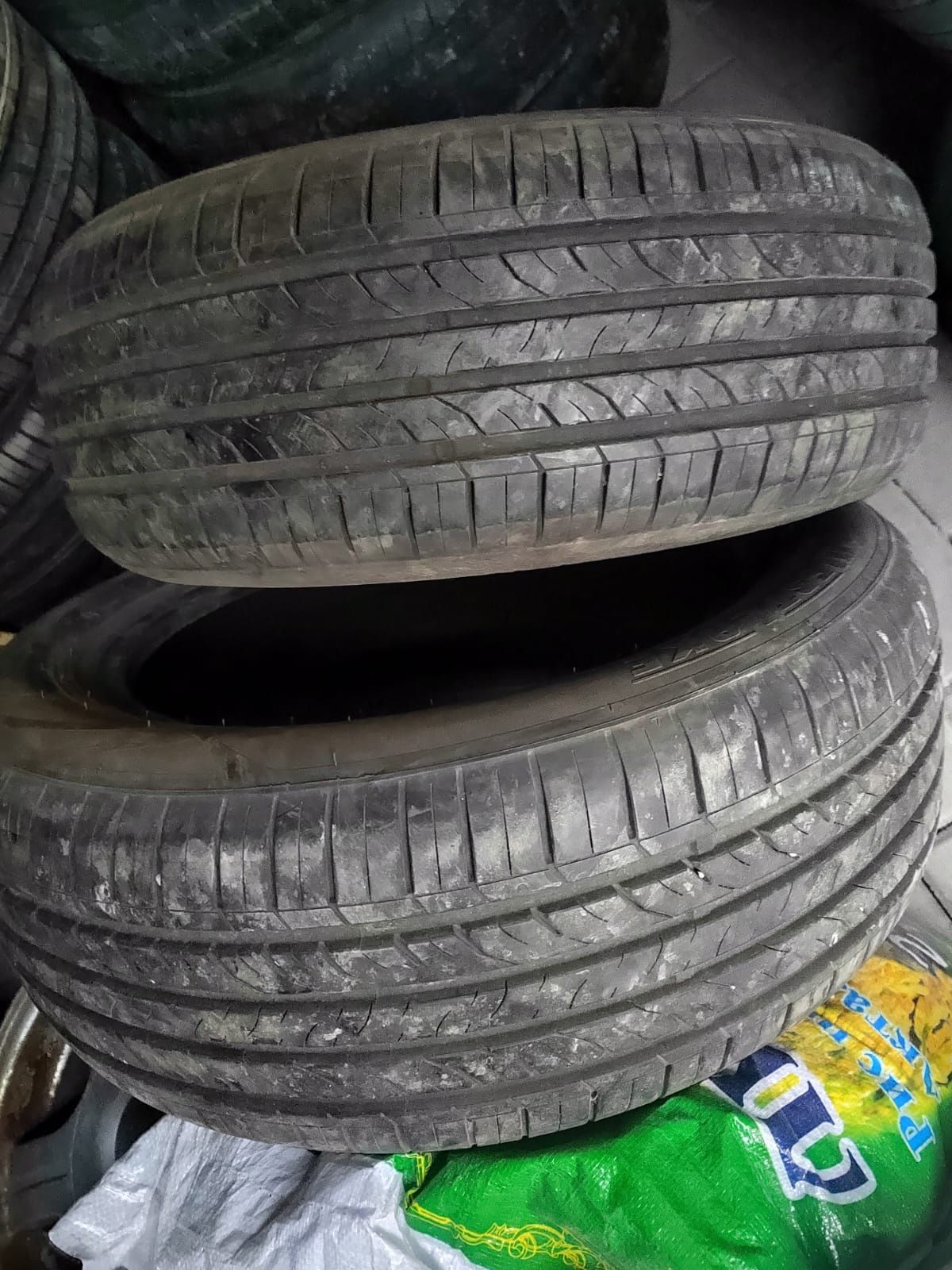 Продам пару импортных летних шин