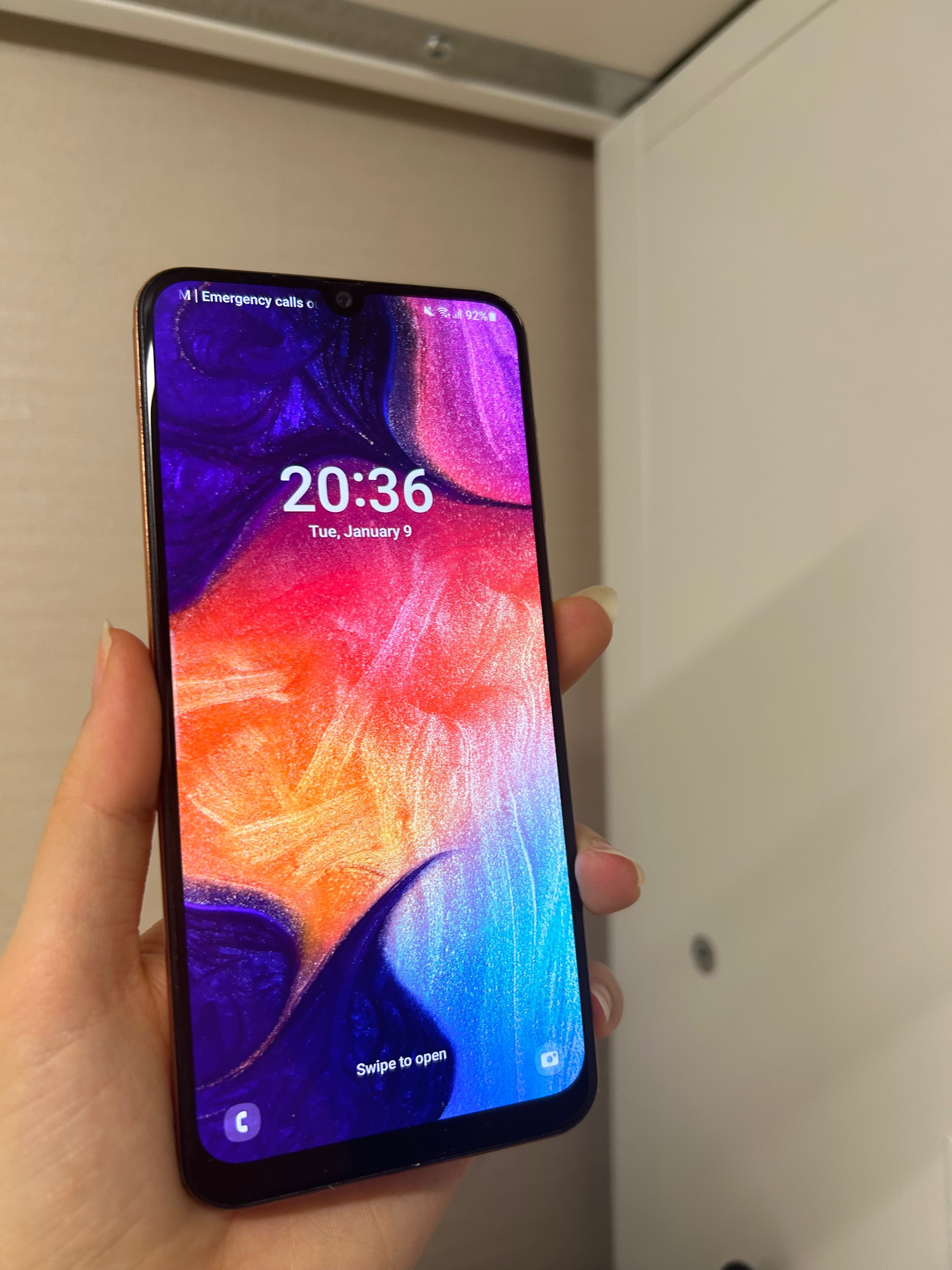 Samsung A50 коралловый цвет 128GB