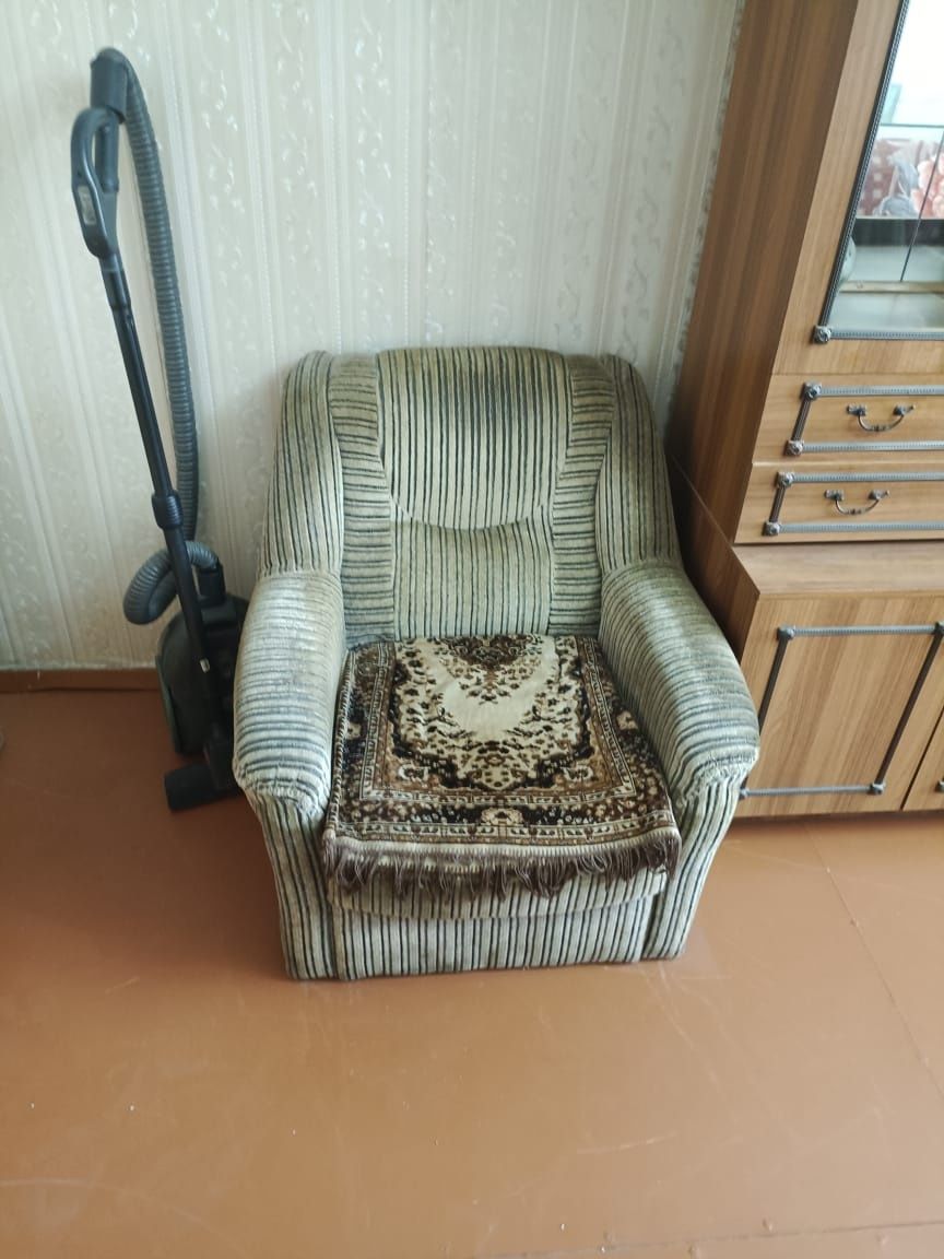 Продам диван  и кресло
